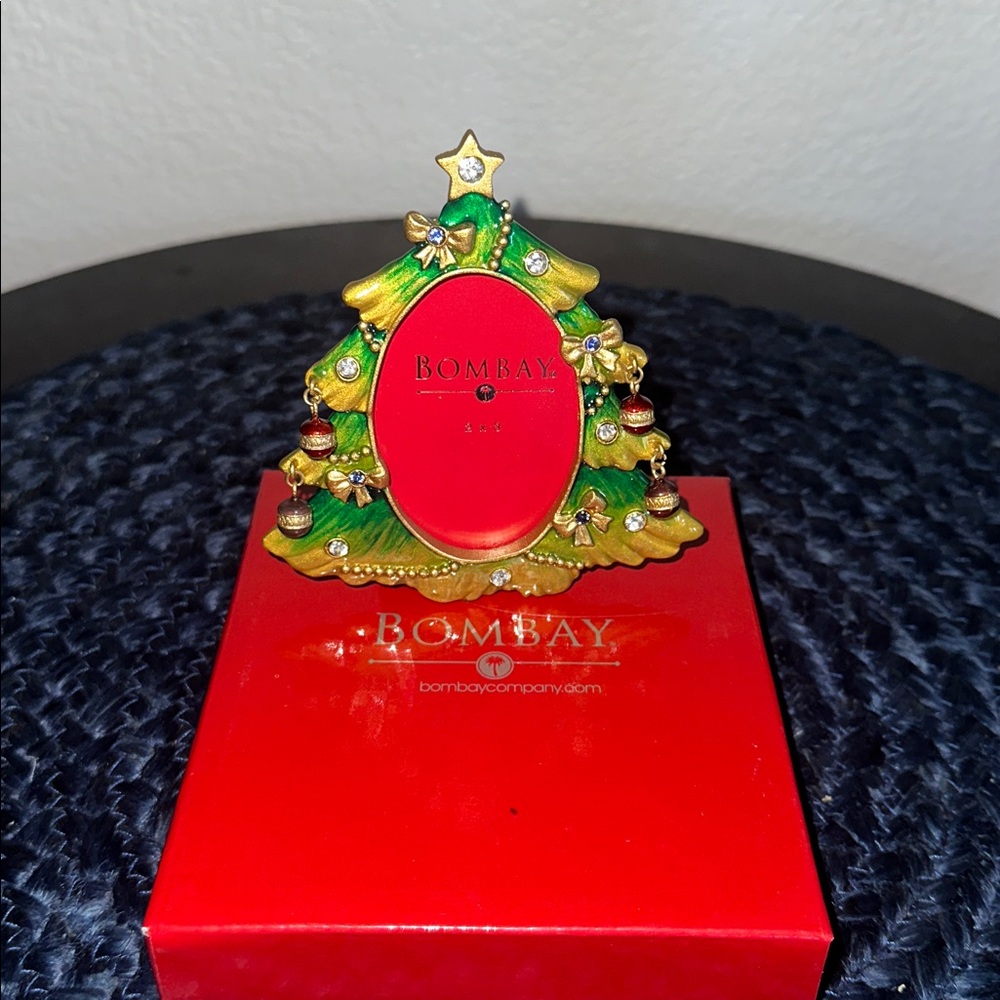 NWOT Vintage Bombay Festive Tree Frame with Green and Gold Accents